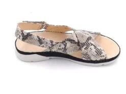 Naisten Sandaalit Clarks Grey Snake -Kenkä Kauppa tuotesivu NaistensandaalitClarksgreysnake 26147939 c510b70c8711d6eebfd3c778806aaa30 4
